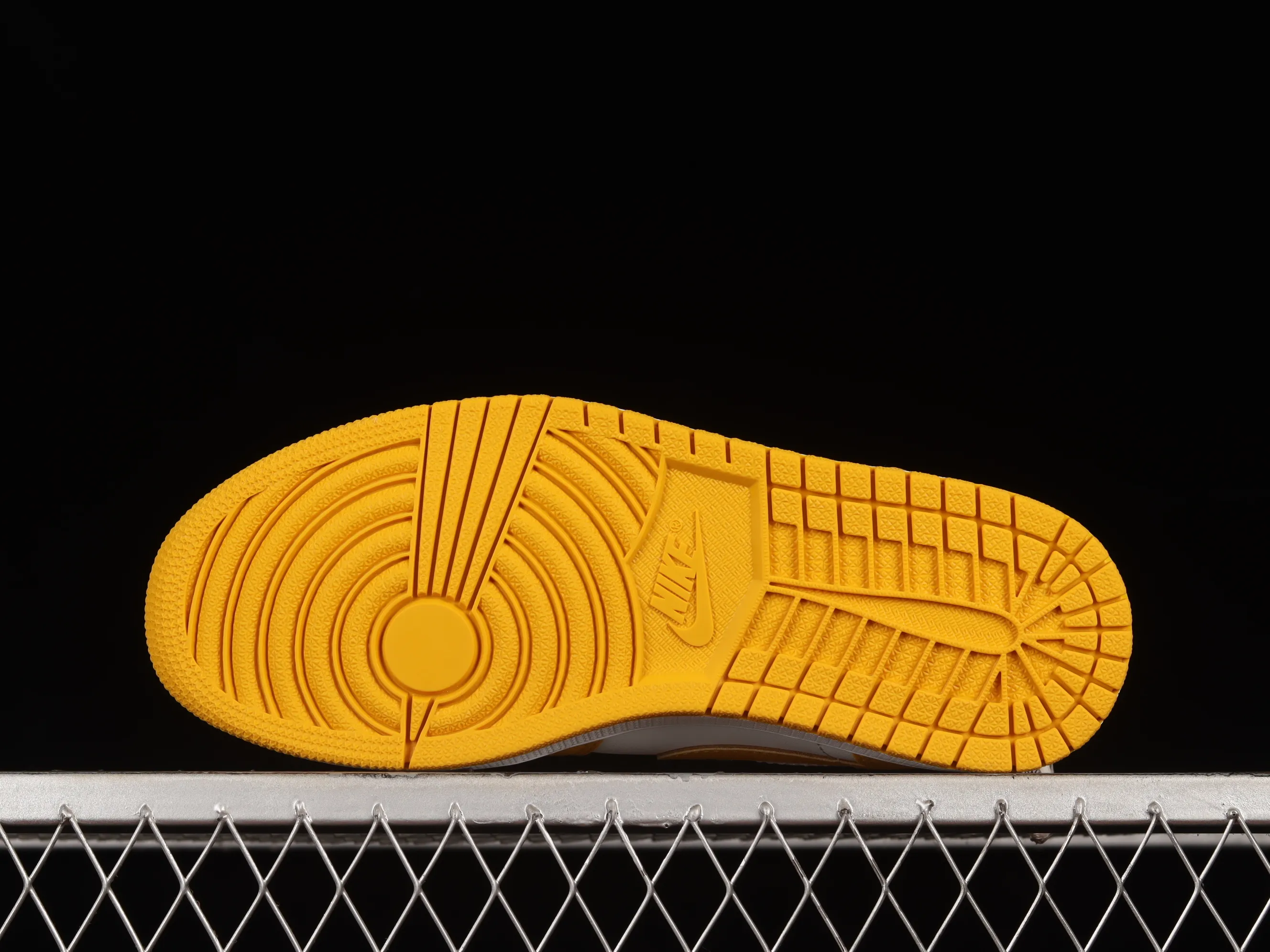 All categories Air Jordan Jordan series basketball shoes Air Jordan 1 Low Z version Air Jordan 1 Low AJ1 Joe 1 white and yellow low-top cultural and leisure sports sneakers 553558-171